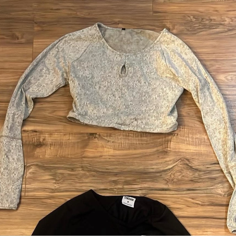Women’s Gray Workout Crop Top!
